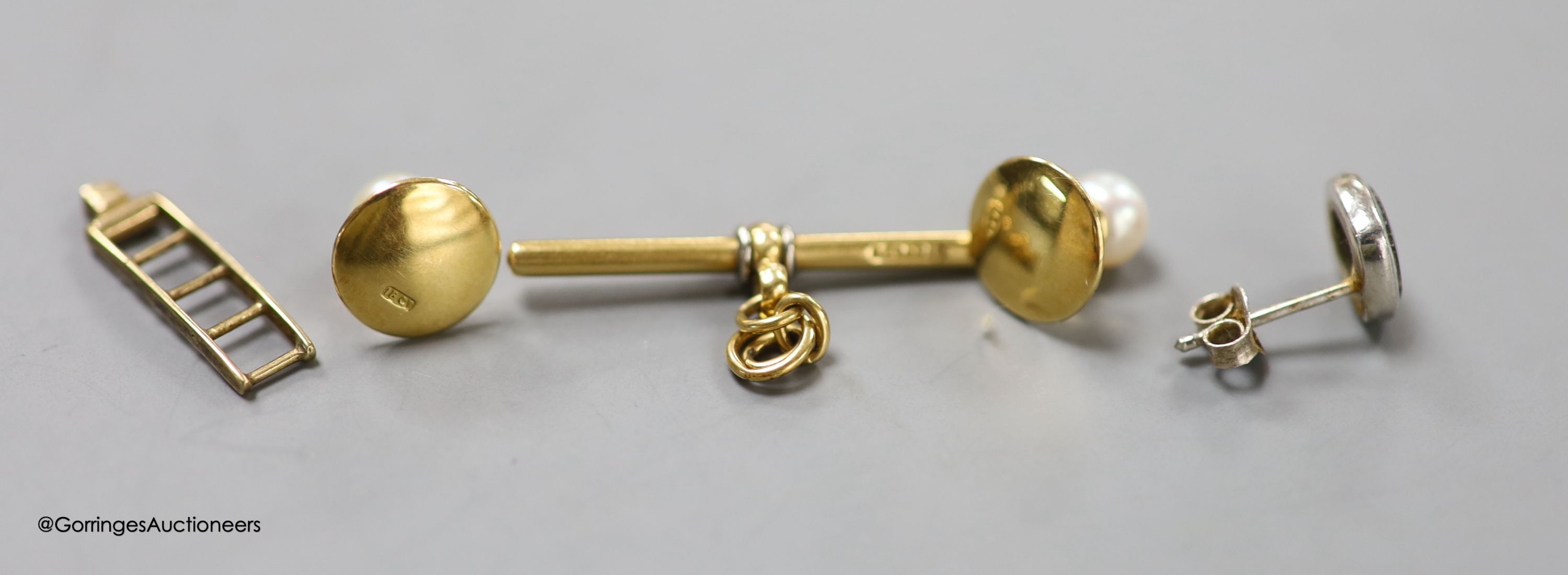 A 18ct & Pt 'T bar', 2.6 grams, a pair of 18ct and cultured pearl set dress studs, gross 2,2 grams, a 9ct ladder charm 0.6 grams and a 925 ear stud.